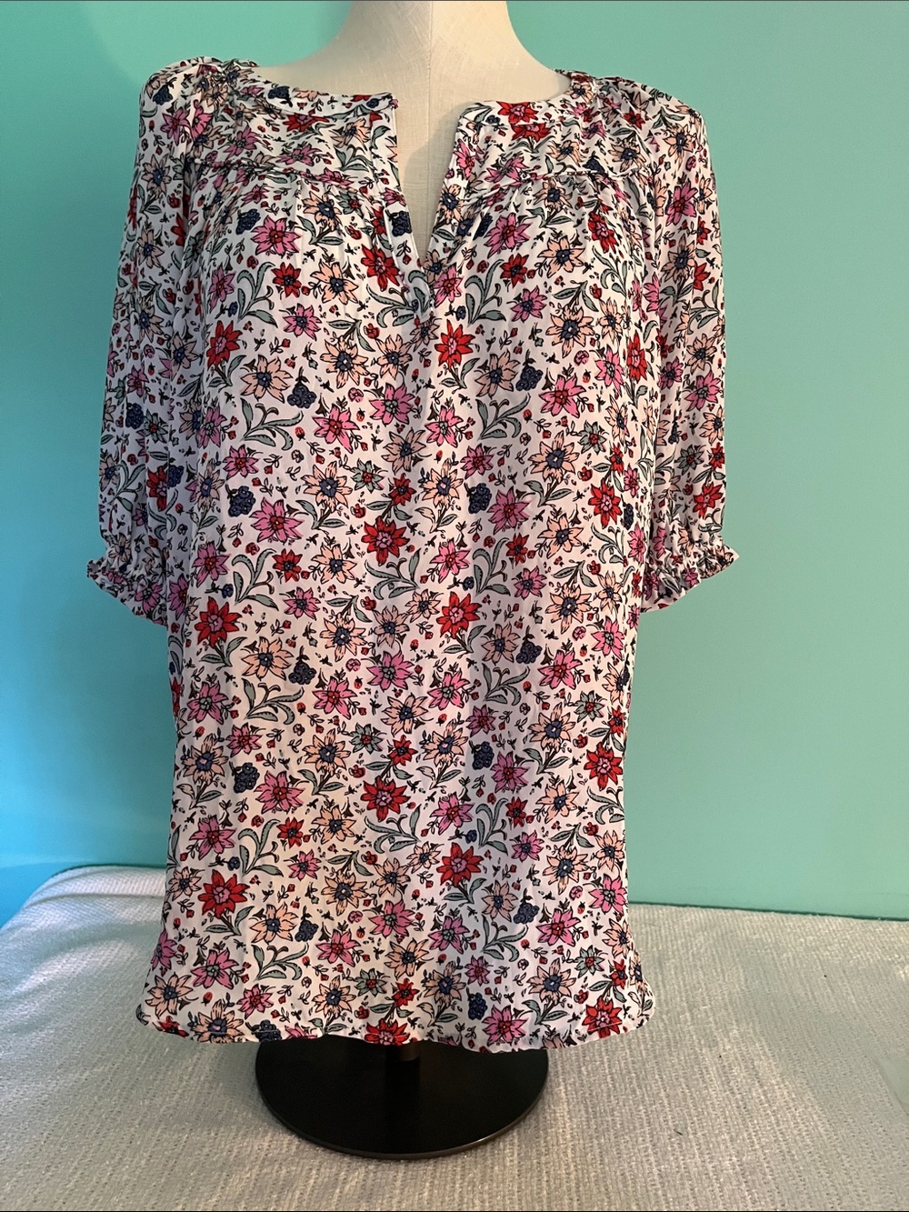 LOFT White Floral Split V-Neck Blouse with Pink & Peach Flowers
